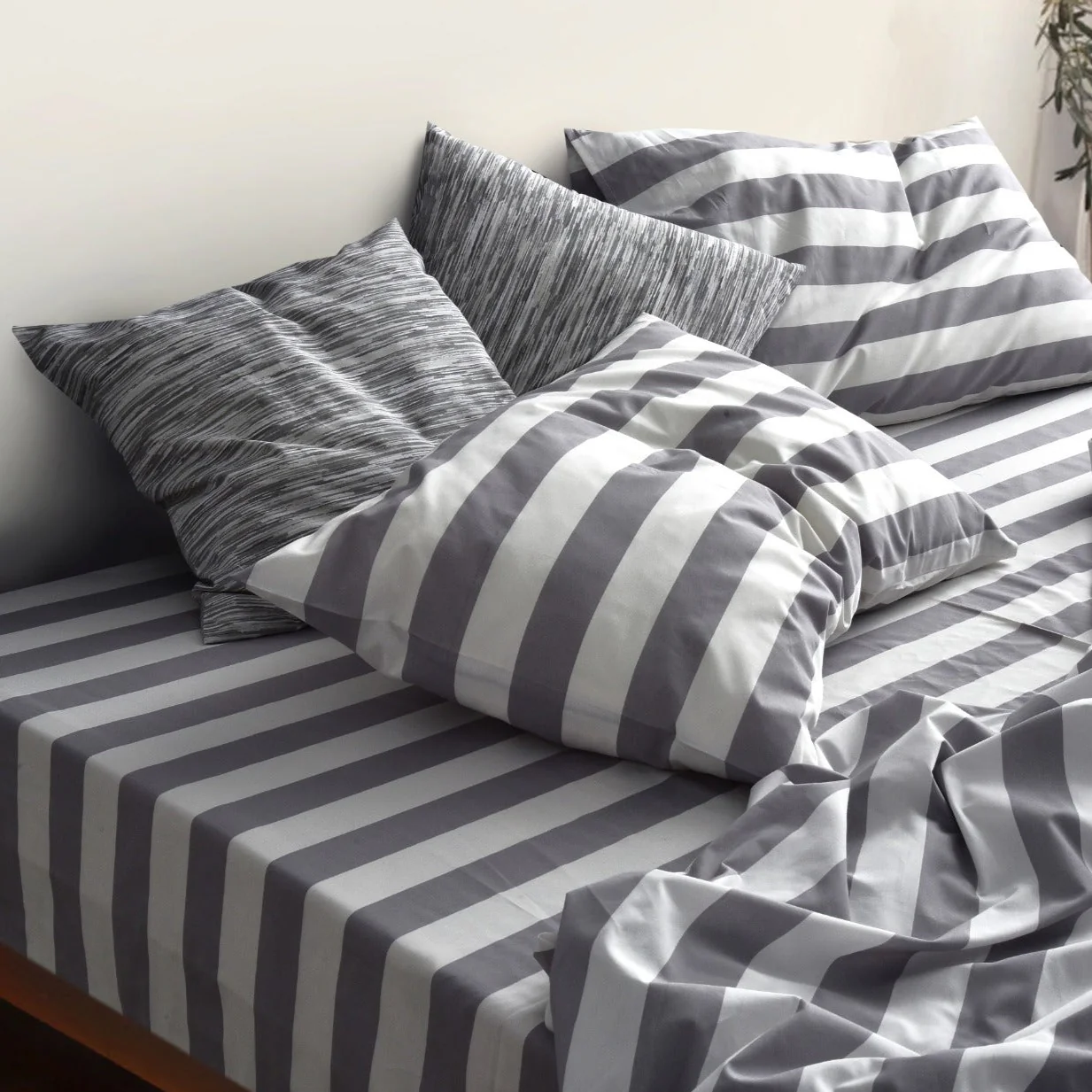 3 PCs Bed Sheet Satin(5183)-AP0070 - Image 2