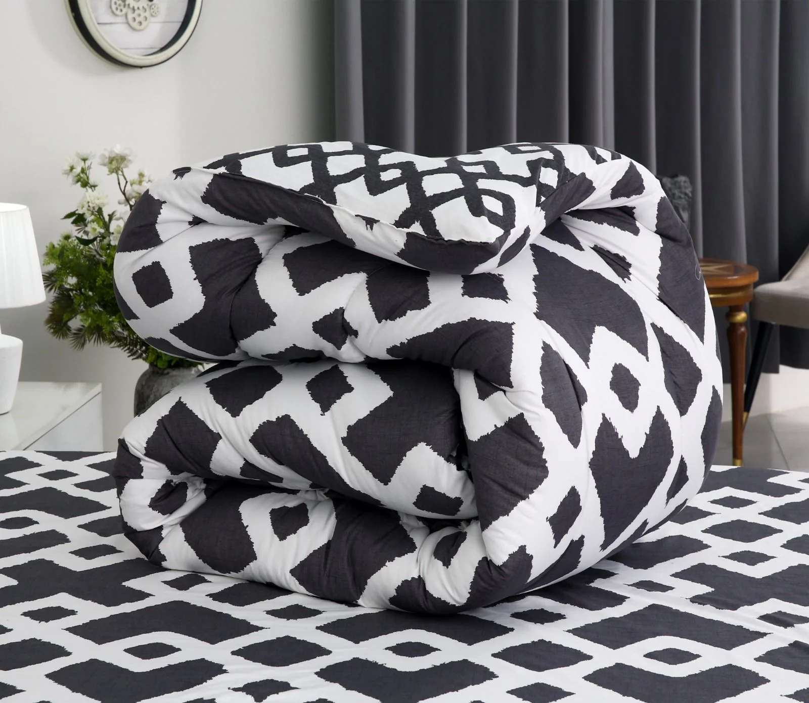 8 PCs Winter Razai Set-Grey Diamond - Image 4