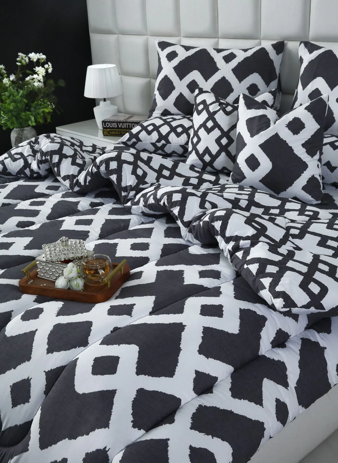 8 PCs Winter Razai Set-Grey Diamond - Image 2