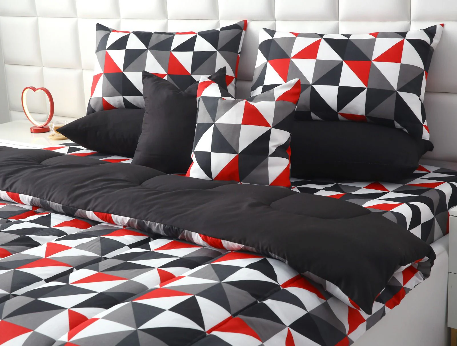 8 PCs Winter Razai Set-Abstract Geometric(With Black Reverse) - Image 5