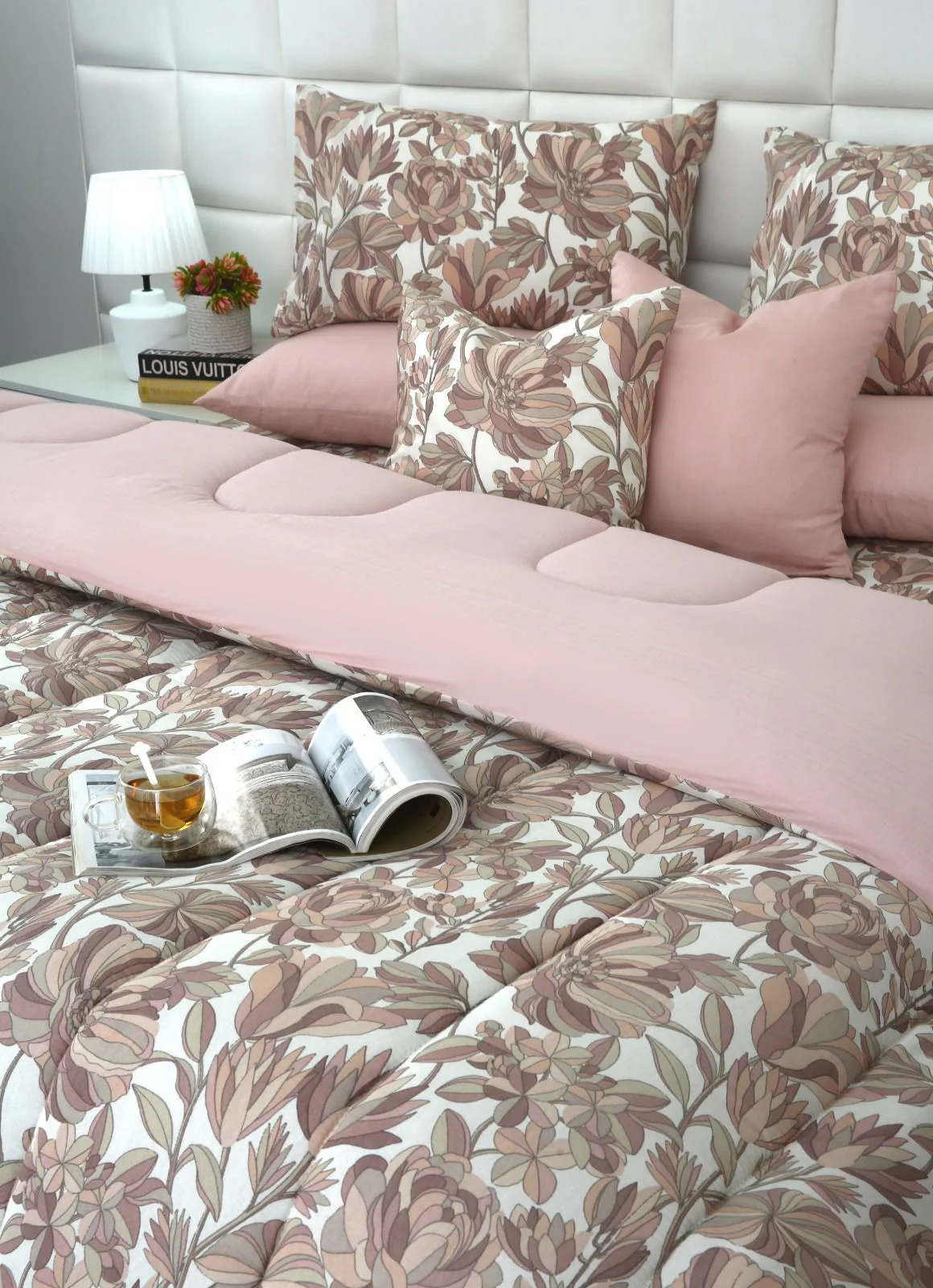 8 PCs Winter Razai Set-Buds Floral(With Pastel Pink Reverse) - Image 3