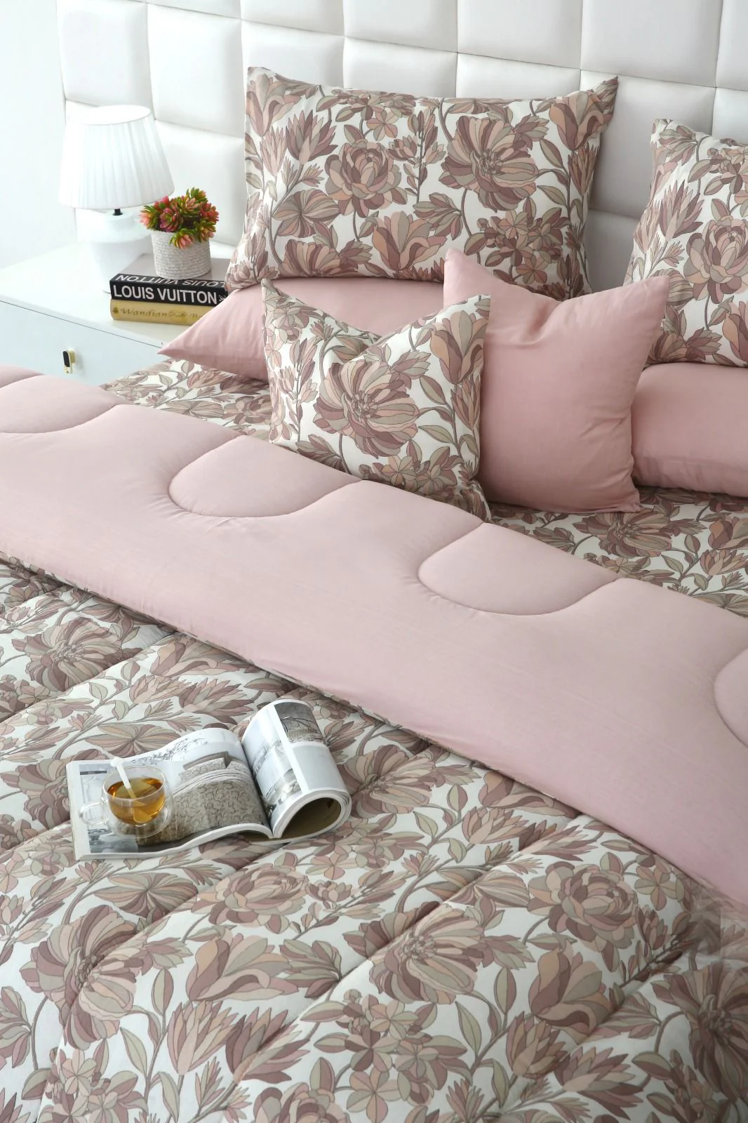 8 PCs Winter Razai Set-Buds Floral(With Pastel Pink Reverse) - Image 4