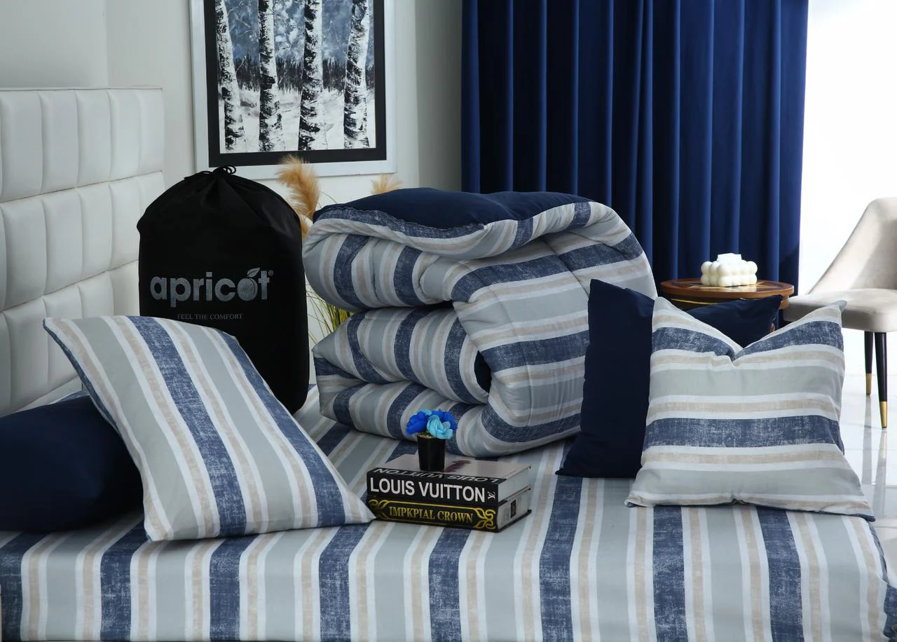 8 PCs Winter Razai Set-Chase Stripe - Image 5