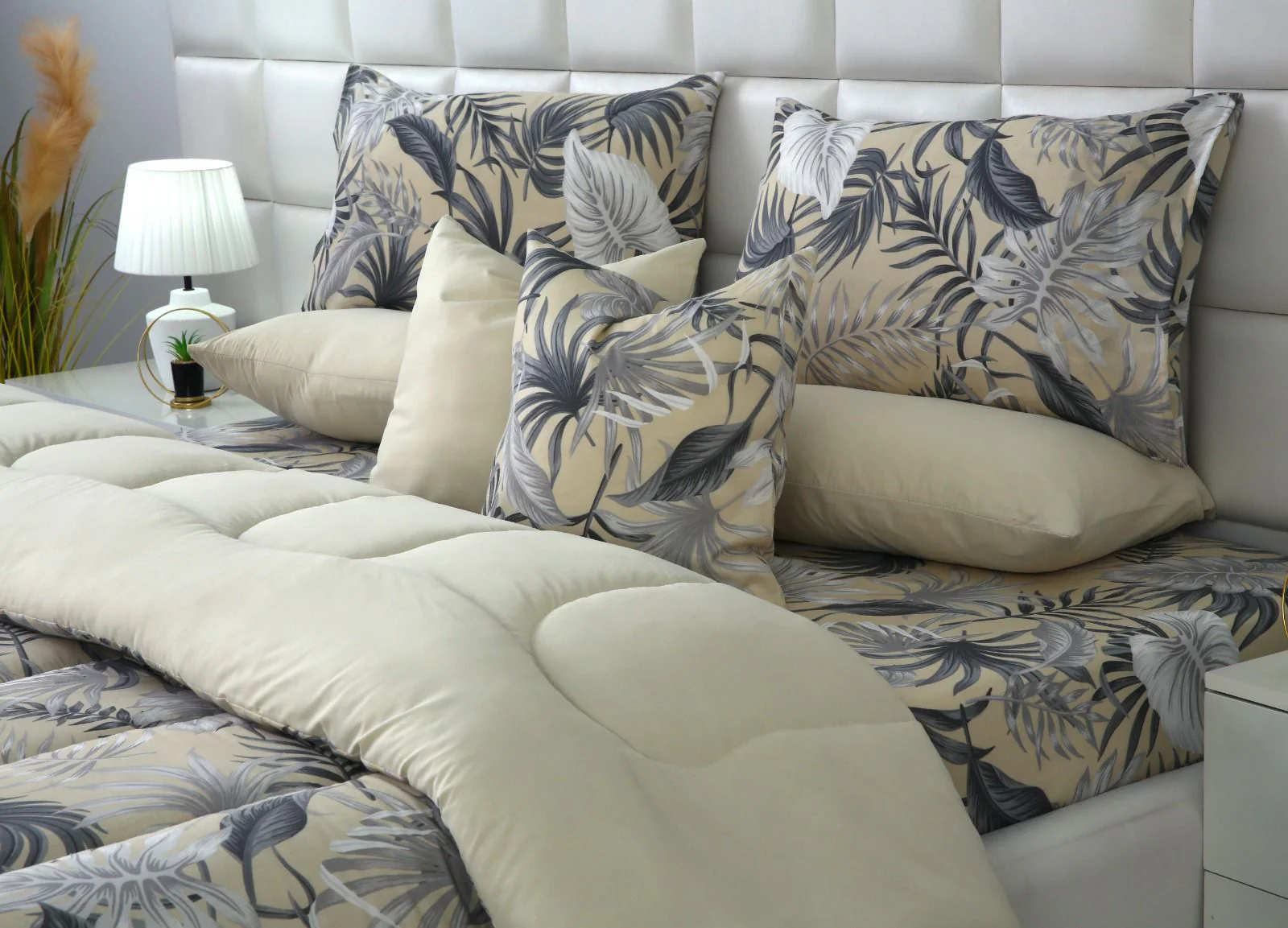 8 PCs Winter Razai Set-Hawaii(With Base Reverse) - Image 7