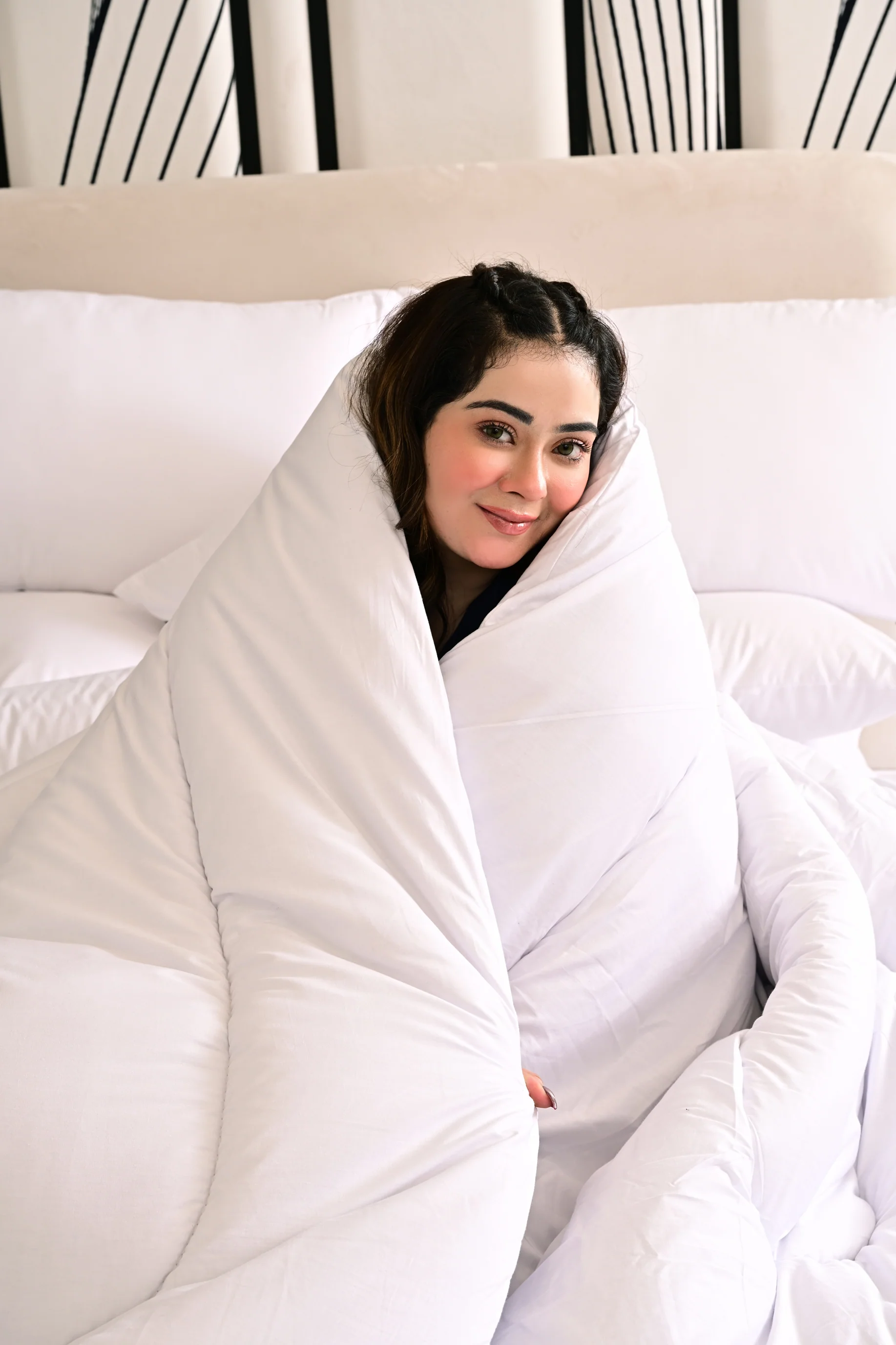 9 PCs White Filling Deal(4 Cuhsions+4 Pillows+Quilt) - Image 8