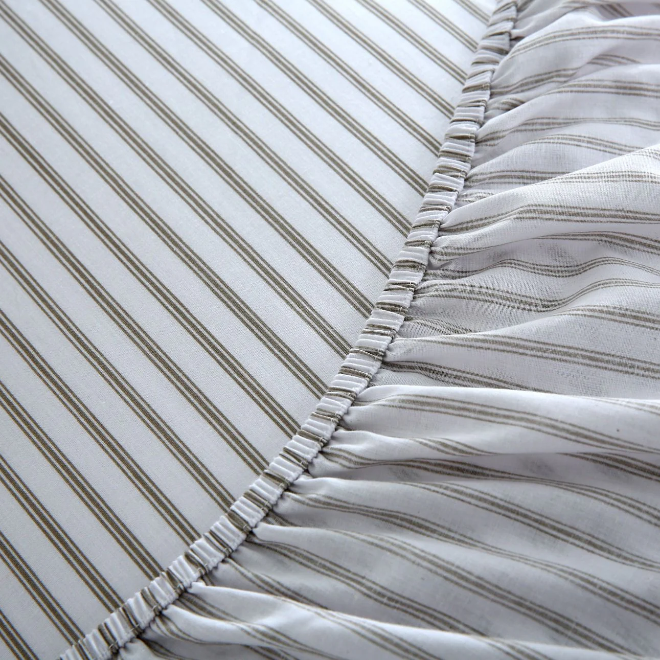 Fitted Bed Sheet- PFT014