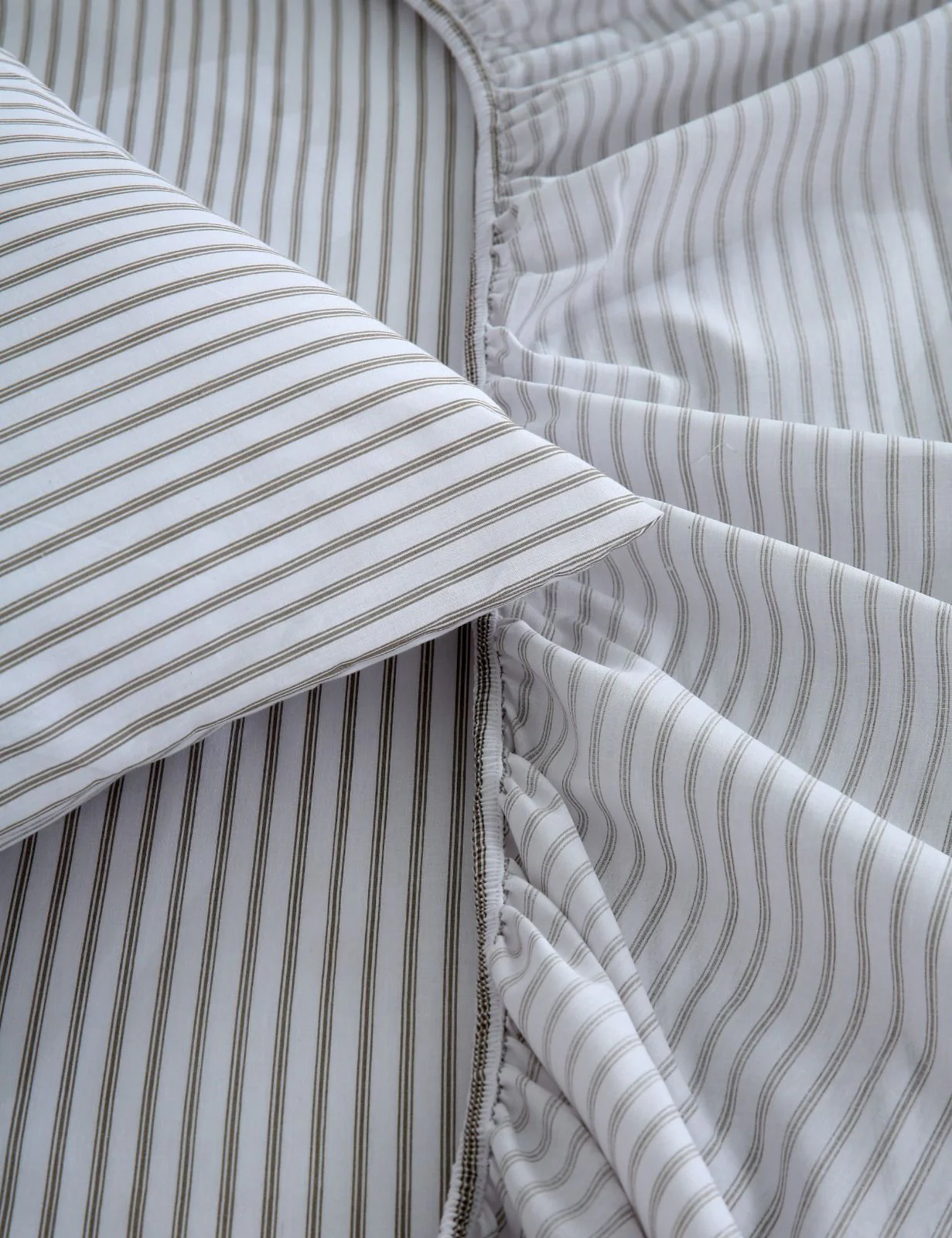 Fitted Bed Sheet- PFT014 - Image 9