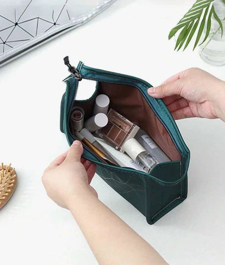 Geometric Diamond Grid PU Frosted Makeup Bag - Image 9