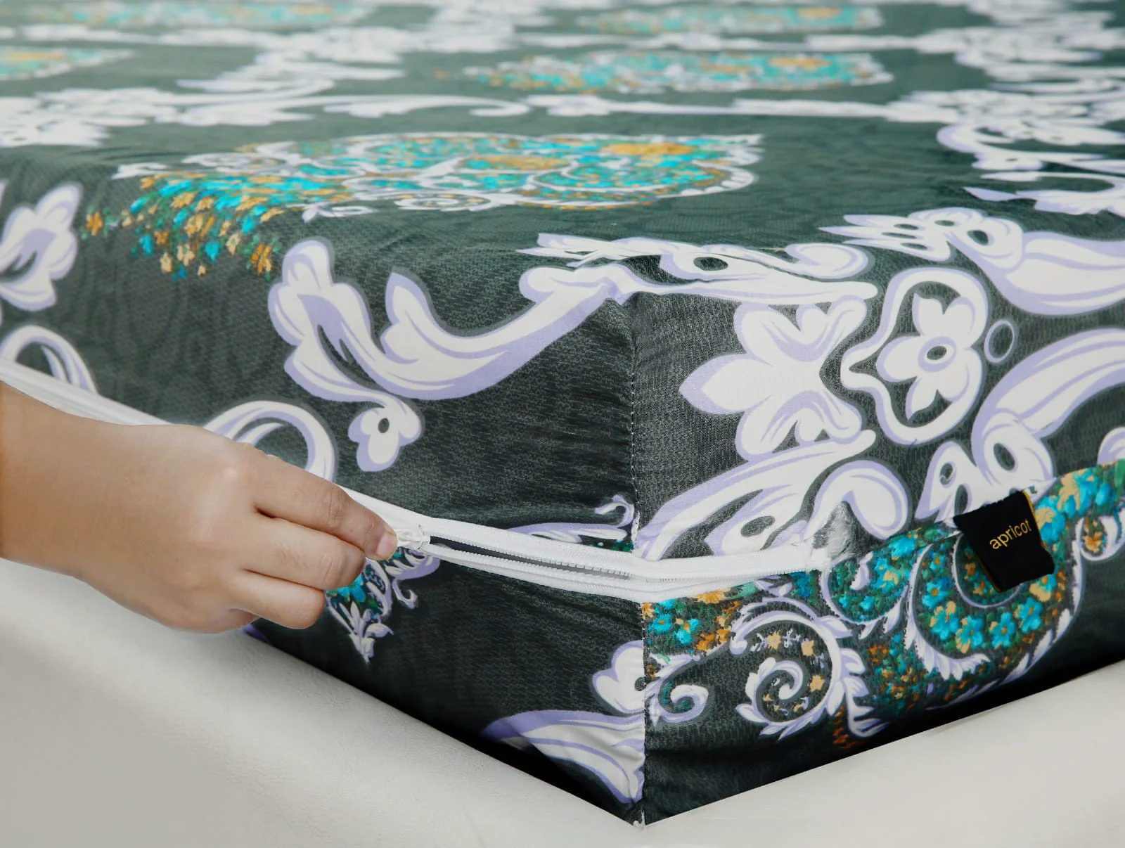 Zipper Mattress Cover Printed-Medallion Gold - Image 2